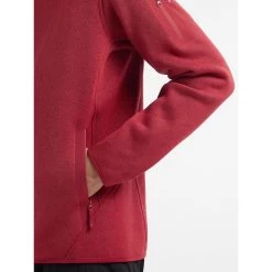 Arc'teryx Covert Cardigan - Men's (Fall 2022) -Outdoor Clothing Covert Cardigan Bordeaux Heather Pocket Detail rsz 27157.1671052278.1280.1280 78592.1675356208
