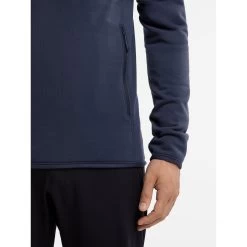 Arc'teryx Kyanite AR 1/2 Zip - Men's 18 Arc'teryx Kyanite AR 1/2 Zip - Men's -Outdoor Clothing Kyanite AR 1 2 Zip Neck Black Sapphire Pocket Detail rsz 54879.1675106944