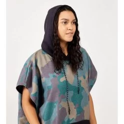 Nomadix Changing Poncho - Small/Medium -Outdoor Clothing s m nomadix cp camo 101 changing poncho woman hood detail 1 rsz 57045.1660065673