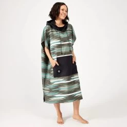 Nomadix Changing Poncho - Small/Medium -Outdoor Clothing s m nomadix kcp unta 108 changing poncho front rsz 62848.1660065671