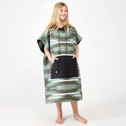 Nomadix Changing Poncho - X-Small -Outdoor Clothing xs nomadix gcp unta 108 changing poncho front rsz 01597.1660066633